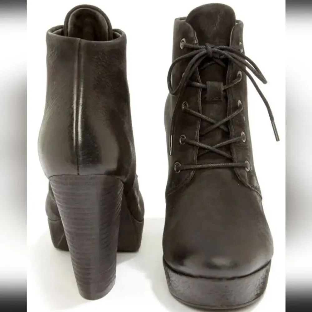 MOSSIMO SUPPLY CO WOMEN'S SUEDE HIGH HEEL ANKLE BOOTS